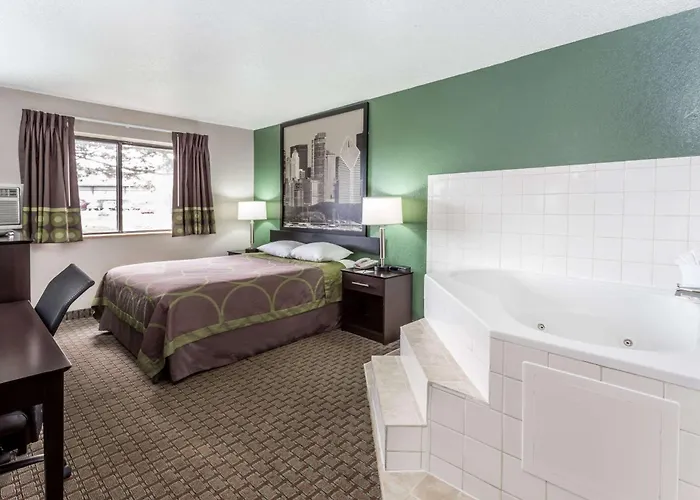 Super 8 By Wyndham Mundelein/libertyville Area
