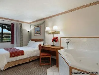 Super 8 By Wyndham Mundelein/libertyville Area Hotel Mundelein