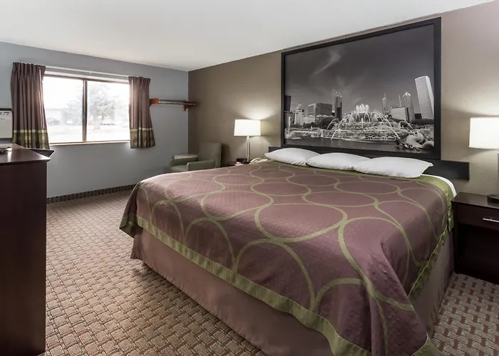 Super 8 By Wyndham Mundelein/libertyville Area Hotel