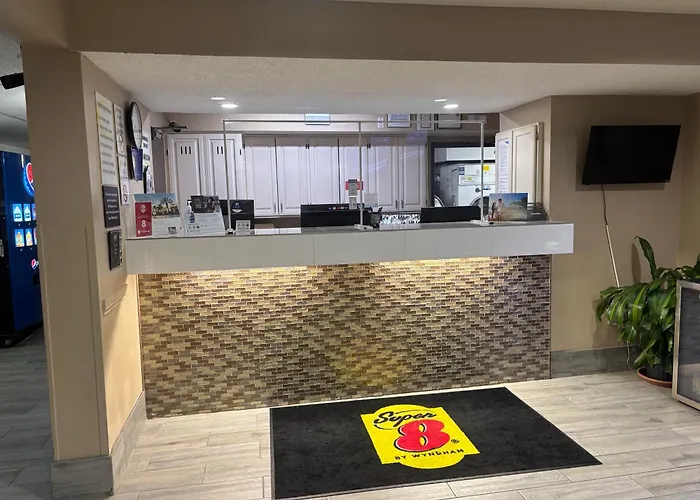 Super 8 By Wyndham Mundelein/libertyville Area Hotel Mundelein