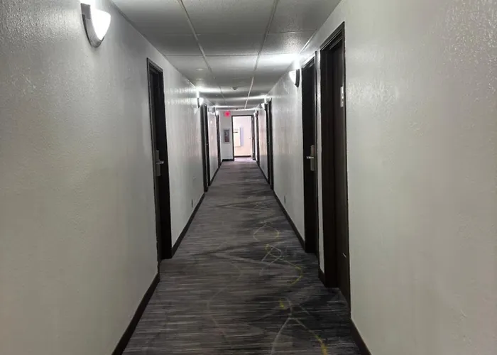 Super 8 By Wyndham Mundelein/libertyville Area Hotel Mundelein