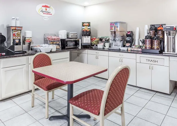 Hotel Super 8 By Wyndham Mundelein/libertyville Area
