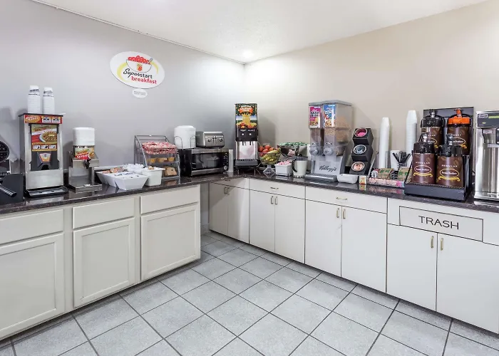 Super 8 By Wyndham Mundelein/libertyville Area Hotel Mundelein