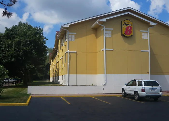 Hotel Super 8 By Wyndham Mundelein/libertyville Area