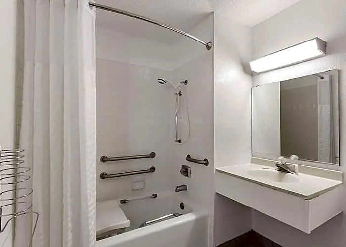 Hotel Super 8 By Wyndham Mundelein/libertyville Area Mundelein