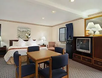 Hotel Super 8 By Wyndham Mundelein/libertyville Area
