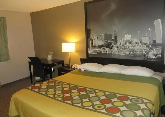 Super 8 By Wyndham Mundelein/libertyville Area Hotel 2*