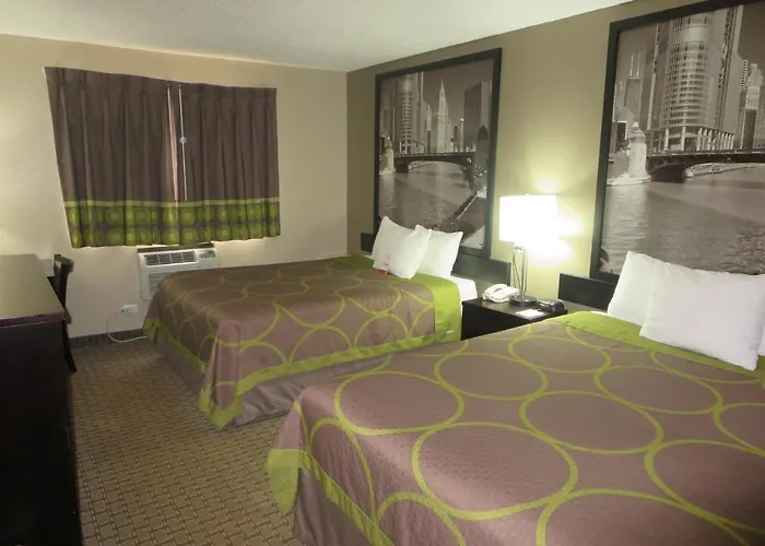 Super 8 By Wyndham Mundelein/libertyville Area Hotel 2*